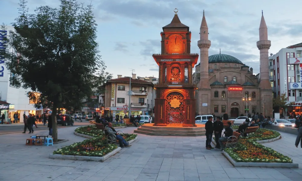 Aksaray saat kulesi modadekorum.jpg Aksaray saat kulesi modadekorum.jpg